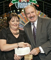 Peter Plunkett of the National Lottery presents Bernie Kearney with her Winning Streak cheque of €50,750.